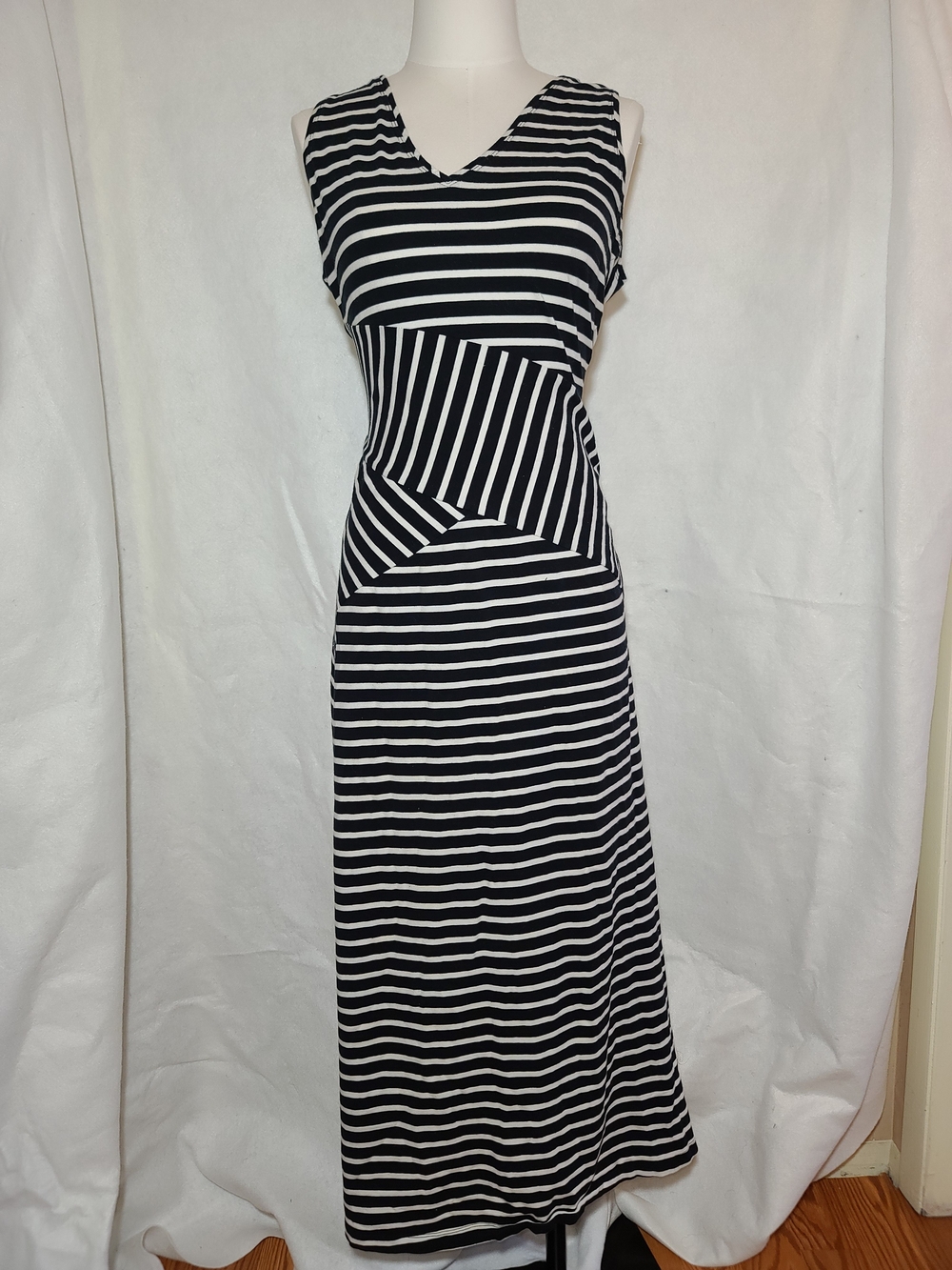 Women's Black & White Striped Sleeveless Maxi Dress